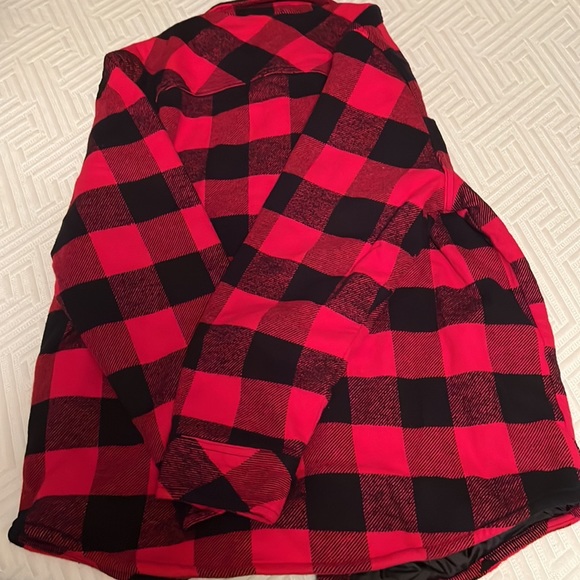 NWT St. John’s Bay lightweight plaid jacket/shirt L. - Picture 2 of 5